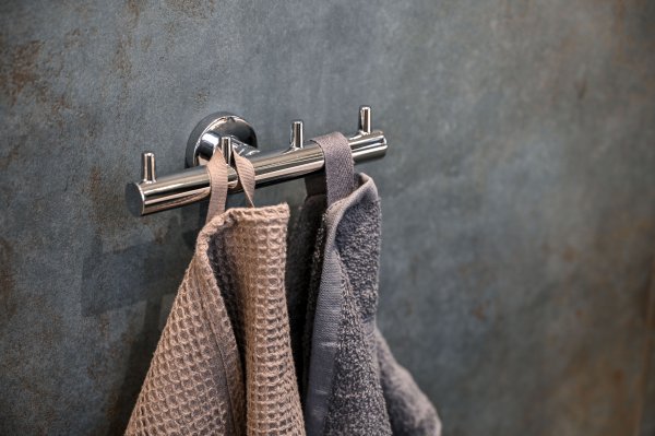 Opdag den elegante Toulon-serie til dit badeværelse – Badeværelseskrog, Håndklædekrog, Toiletpapirholder og Toiletbørster i mat