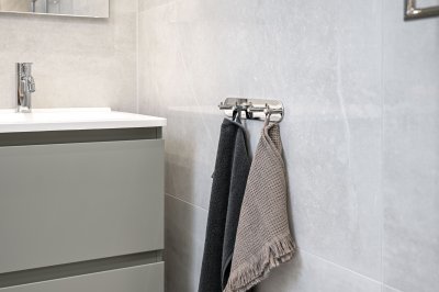 Tours – Selvklæbende badeværelseskrog