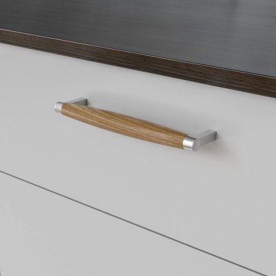 Hjo køkkenhåndtag i rustfri og lakeret eg