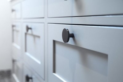 Garda møbelknop i sort mat – moderne konisk design fra KunGreb