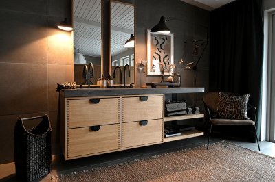 Med en vinklet og rundformet greb