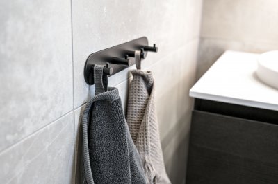 Tours – Selvklæbende badeværelseskrog sort