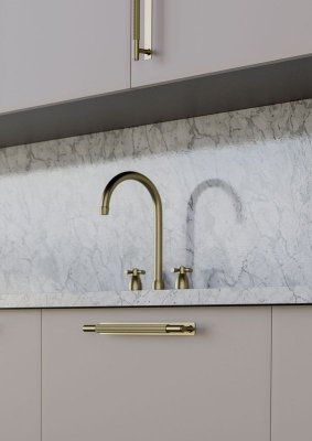 Møbelgreb med monteringsplade og mønster i messing