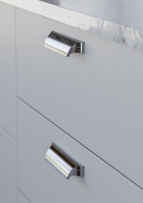 Trani skålegreb aluminium-look monteret på hvid skuffefront, CC 64 / 96 / 128 mm